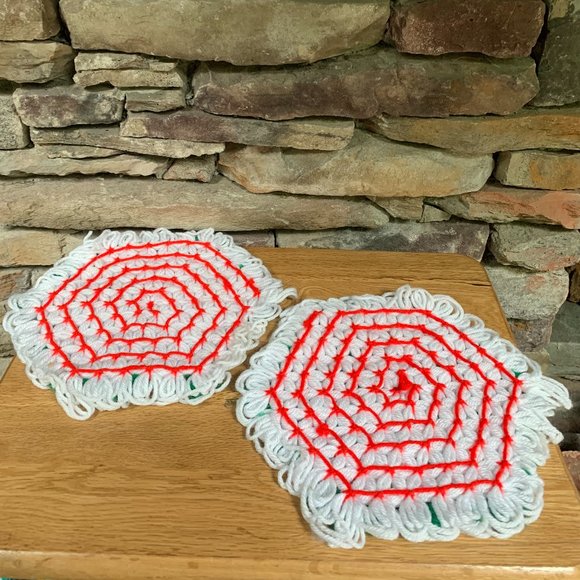 VTG 2 Crochet Christmas Trivets Hot Pads Table Linens Doilies Handmade Cottage - Picture 8 of 8